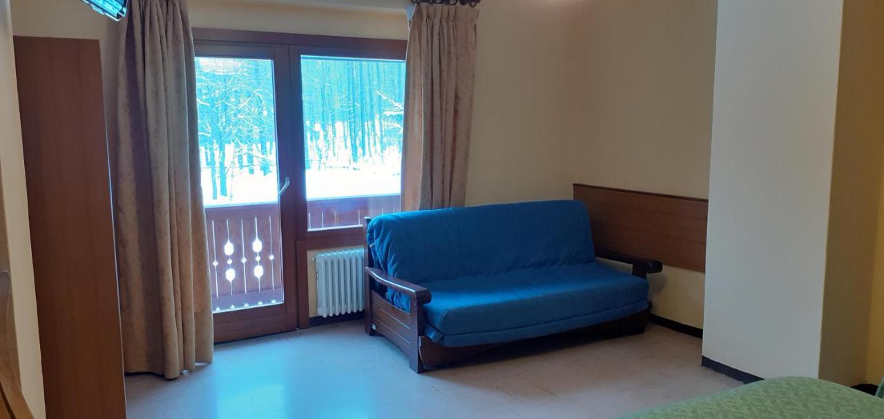 מקוניאגה Hotel Cristallo מראה חיצוני תמונה