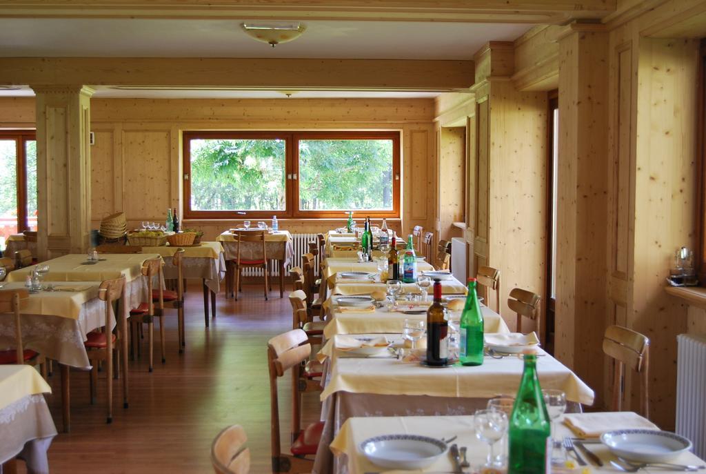 מקוניאגה Hotel Cristallo מראה חיצוני תמונה